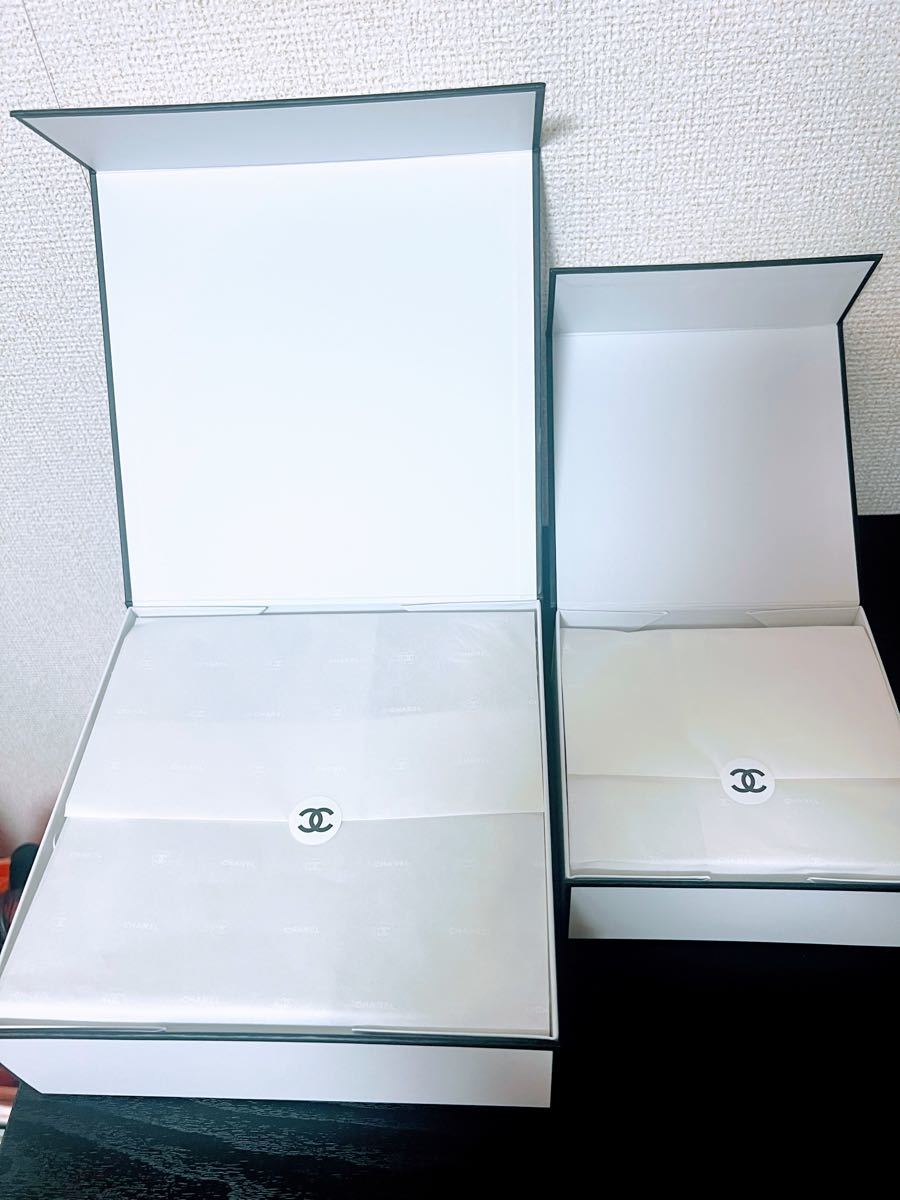 CHANEL 空箱 大2つ、小1つ マグネット ギフトボックス、リボン付き