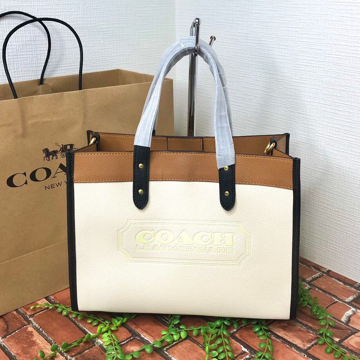 新品》COACH トート ハンドバッグ ショルダーバッグ ロゴクリーム