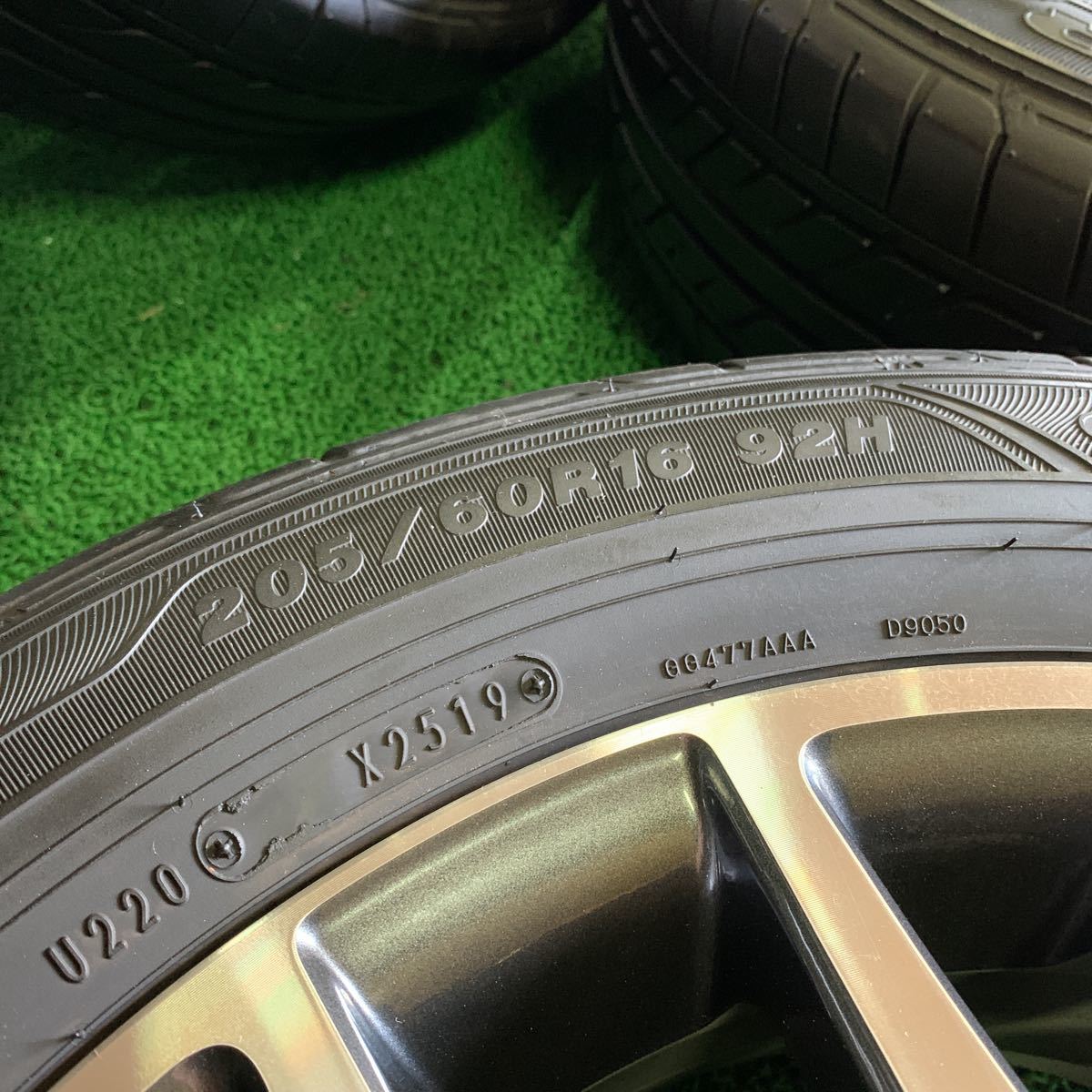 溝ありグッドイヤー205/60R16 トヨタ純正80 ノア VOXY 16インチ アルミ ...