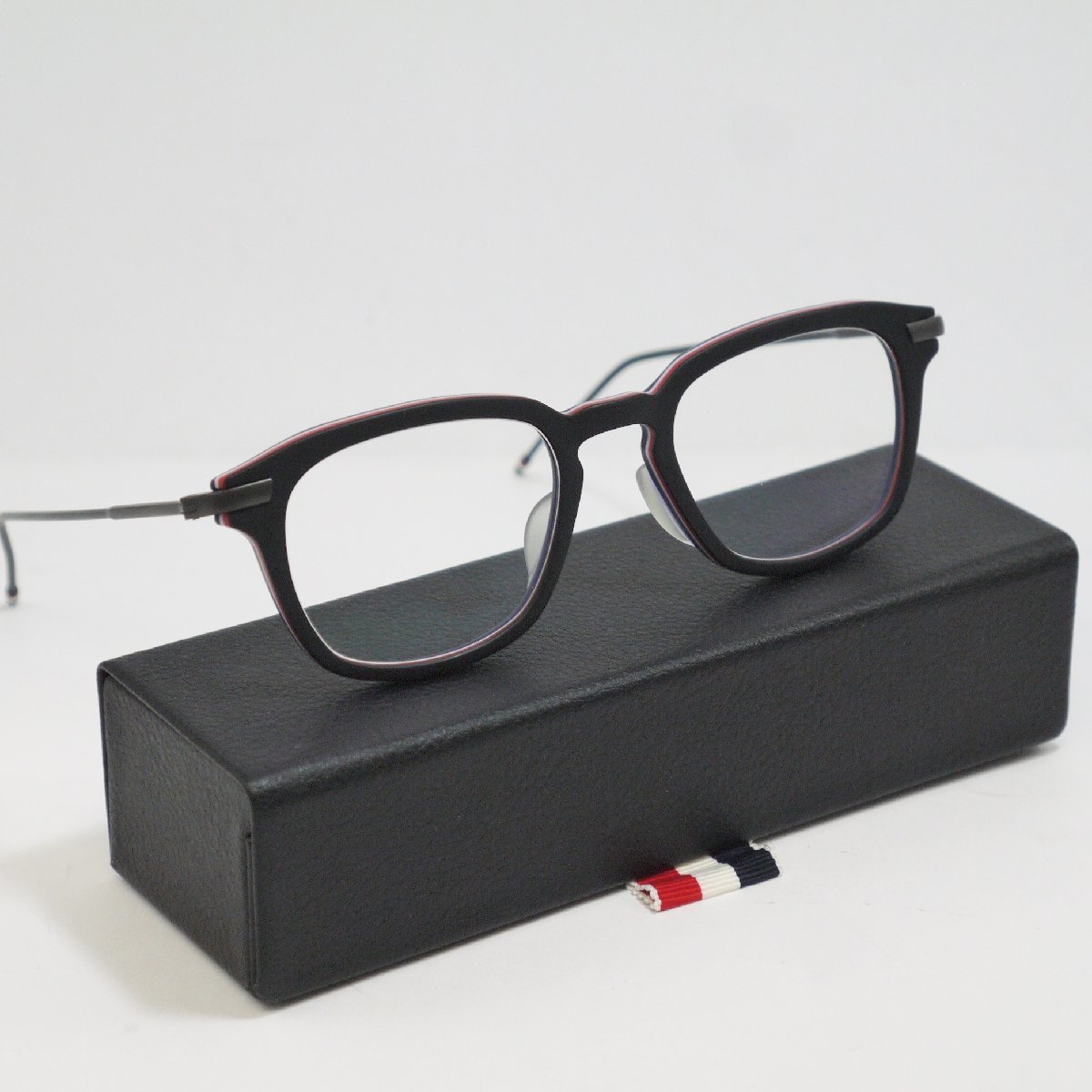 USED品・保管品 THOM BROWNE トムブラウン メガネ 眼鏡 度入り TB-704-C-BLK-BLK-49 ブラック×ネイビー アイウェア  ケース付き