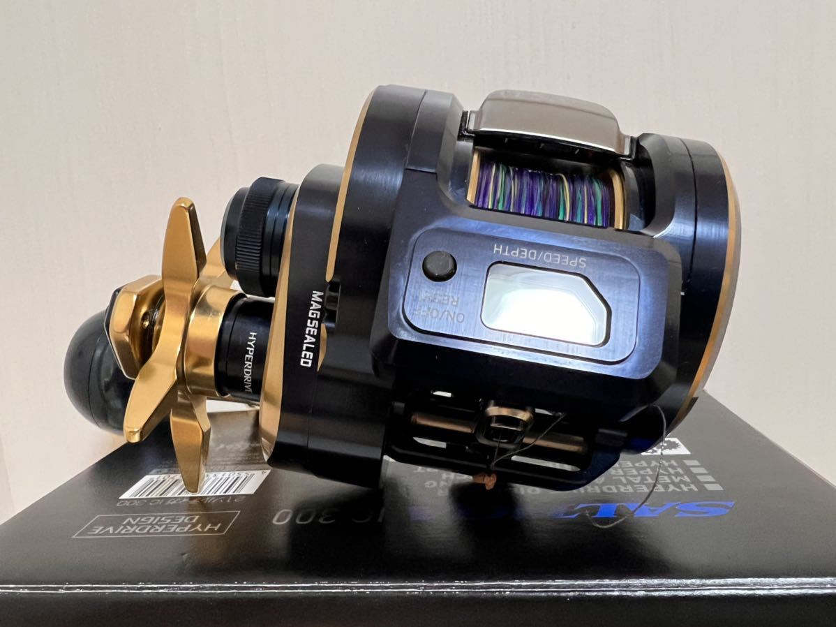 ダイワ ベイトリール ソルティガIC 300 2021年モデル (右巻)-