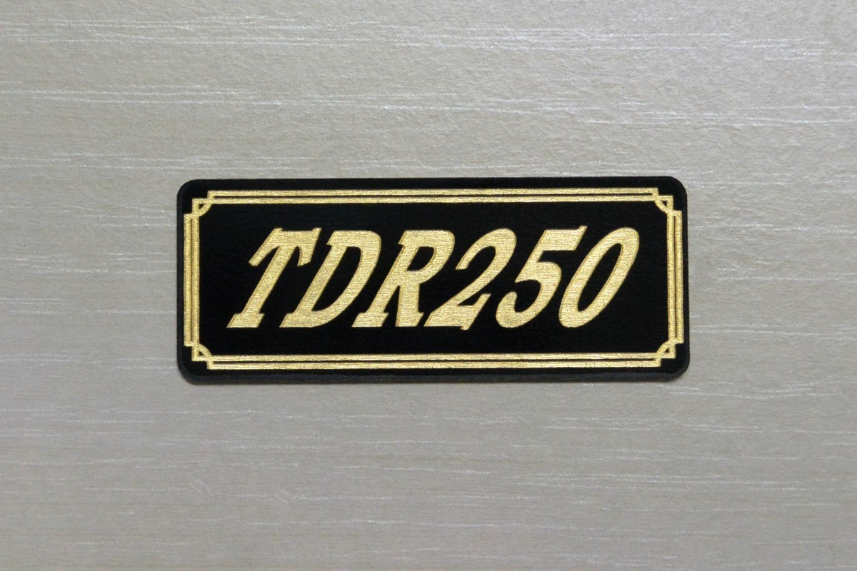 E-520-3 TDR250 黒/金 オリジナルステッカー ヤマハ フェンダー ビキニカウル スイングアーム サイドカバー カスタム 外装 カウル 等に_画像2