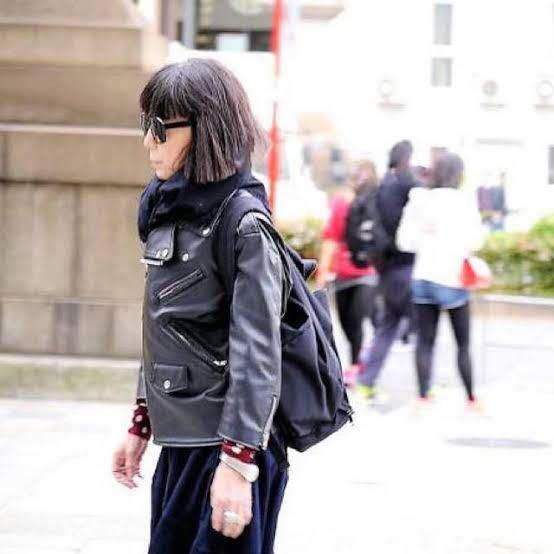 Yahoo!オークション - 川久保玲着用 ブラックコムデギャルソン Yahoo!オークション - 川久保玲着用 ブラックコムデギャルソン