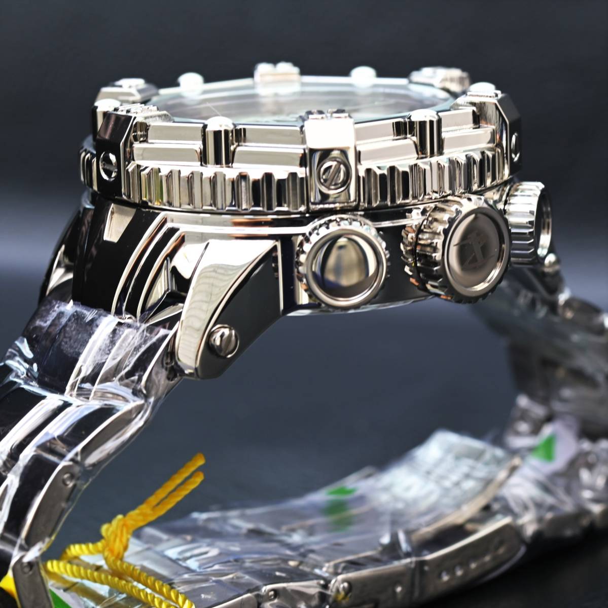 INVICTA X-Wing インビクタ『Huracan 39712』★電池式★スイス製Mvt★シェル文字盤★ケース53mm、厚み22mm★200m防水 40060』★電池式★300m防水★ケース46mm★日本製Mvt★シェルダイヤル