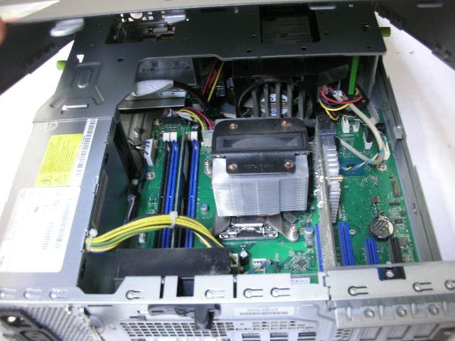 Fujitsu PRIMERGY TX1320 M2(Xeon QuadCore E3 1220 V5 3GHz/4GB/SAS 600GB x 3)_画像7