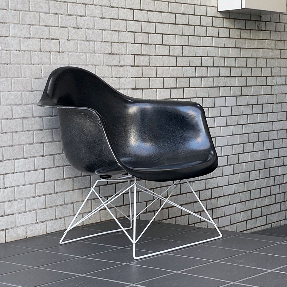 □ ハーマンミラー Herman Miller アームシェルチェア LAR 現行FRP製