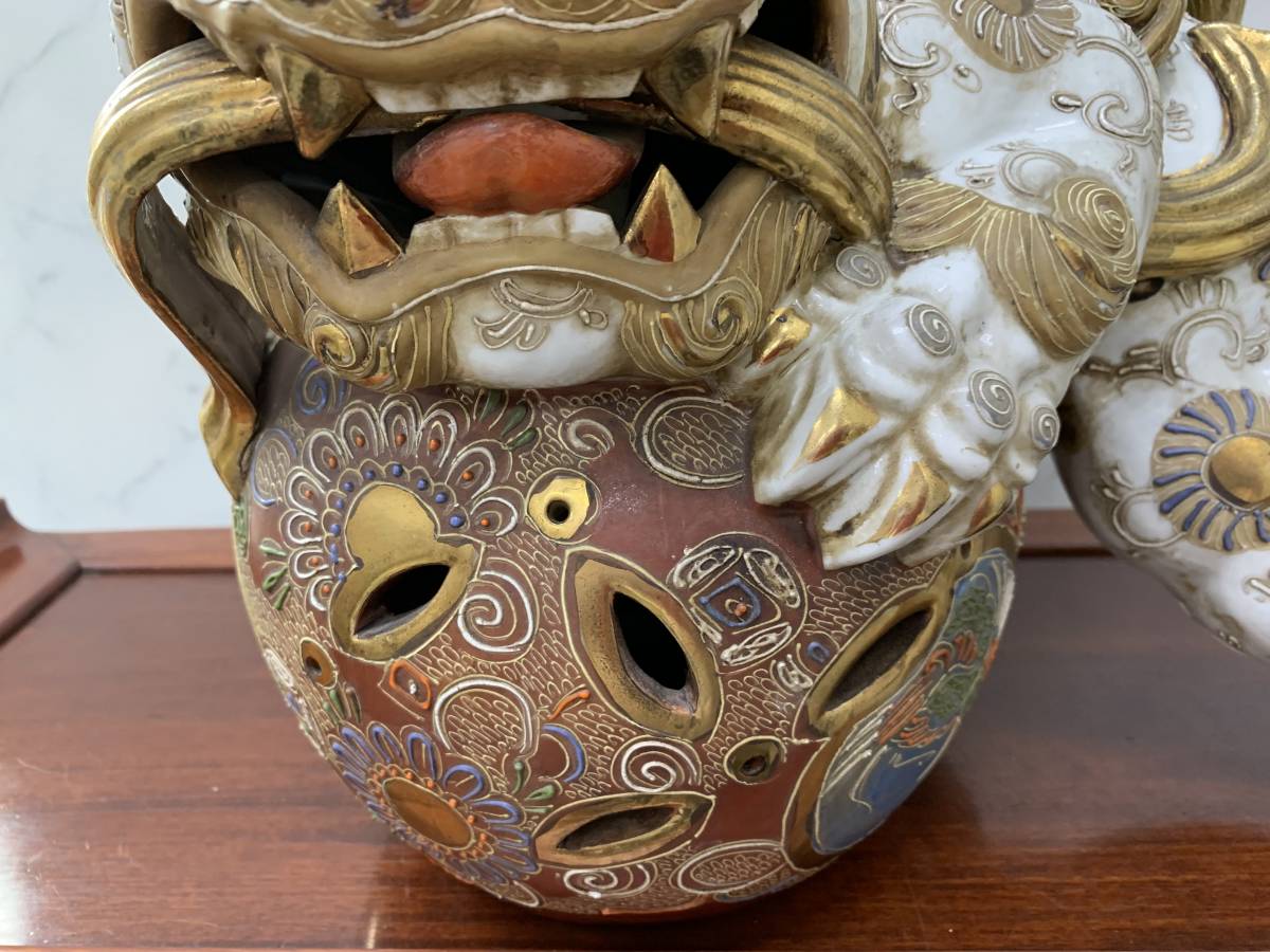 九谷焼? 伏せ型 玉乗り獅子 金彩 白獅子 狛犬 シーサー 縁起物 九谷焼? 伏せ型 玉乗り獅子 金彩 白獅子 狛犬 シーサー 縁起物