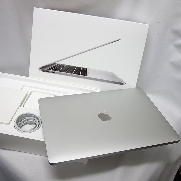 全国割引 MacBook Air 13.3インチ 128GB シルバー 箱あり ノートPC