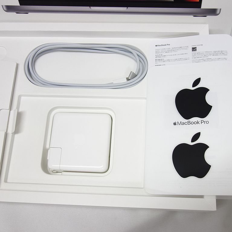 超美品 Apple保証 MacBook Pro 2021 14インチ M1Max 64GB 1TB 充放電回数4回 100% 箱・充電コード 送料無料  【k0910-3200-0912】清T