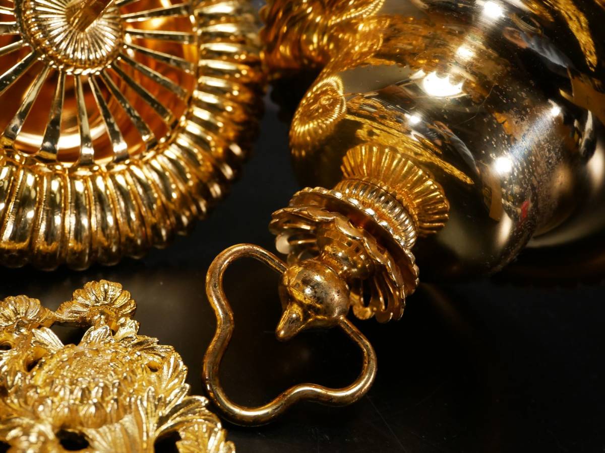 収集品 本金メッキの菊リン灯 高さ53㎝ 幅17㎝ 最高級品 仏具 収集品 本金メッキの菊リン灯 高さ53㎝ 幅17㎝ 最高級品 仏具