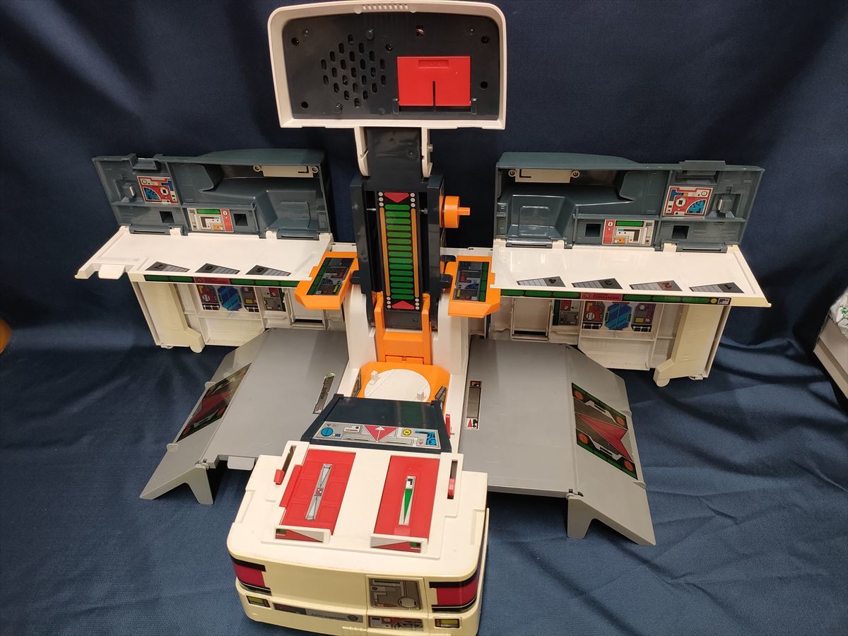MW-312 (ジャンク) トミカ 未来緊急基地アースコマンダー+ MW-312 (ジャンク) トミカ 未来緊急基地アースコマンダー+