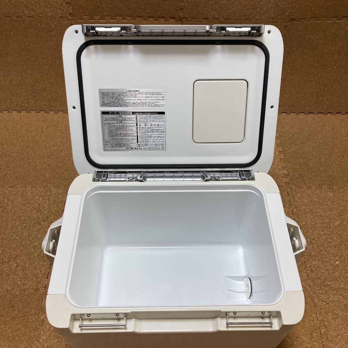 ダイワ プロバイザー イズム TSS-1600X 真空パネル搭載 クーラー