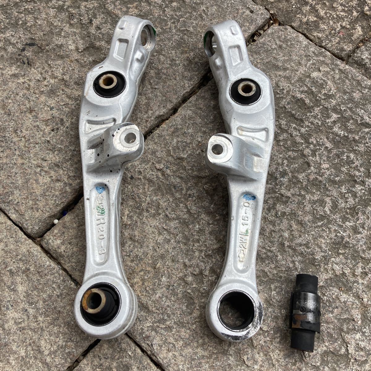 フェアレディZ Z33 ロアアーム 左右セット ブッシュ破損