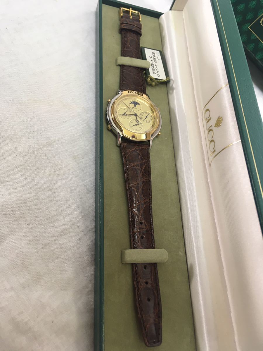未使用 GUCCI 腕時計 8300 ムーンフェイズ ゴールド 本革 クロノグラフ