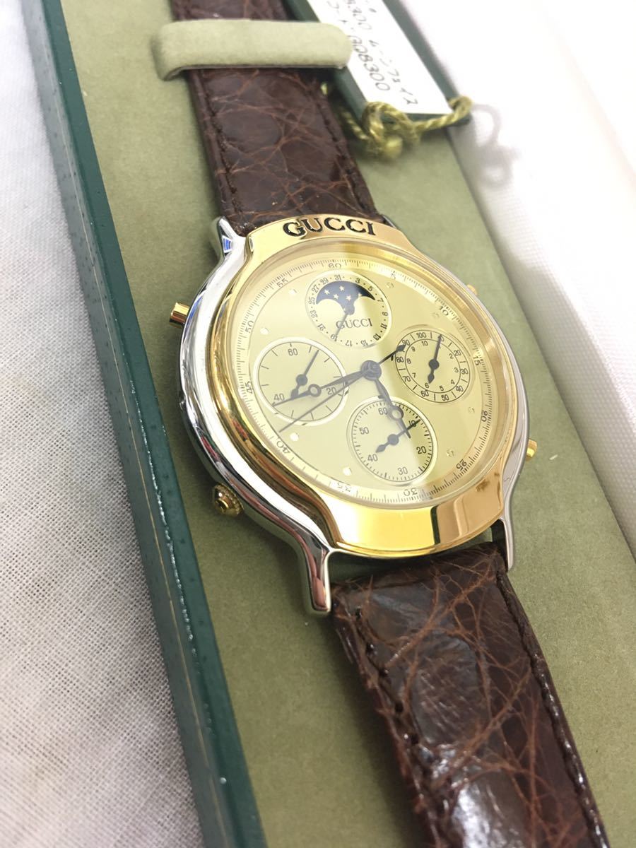 未使用 GUCCI 腕時計 8300 ムーンフェイズ ゴールド 本革 クロノグラフ