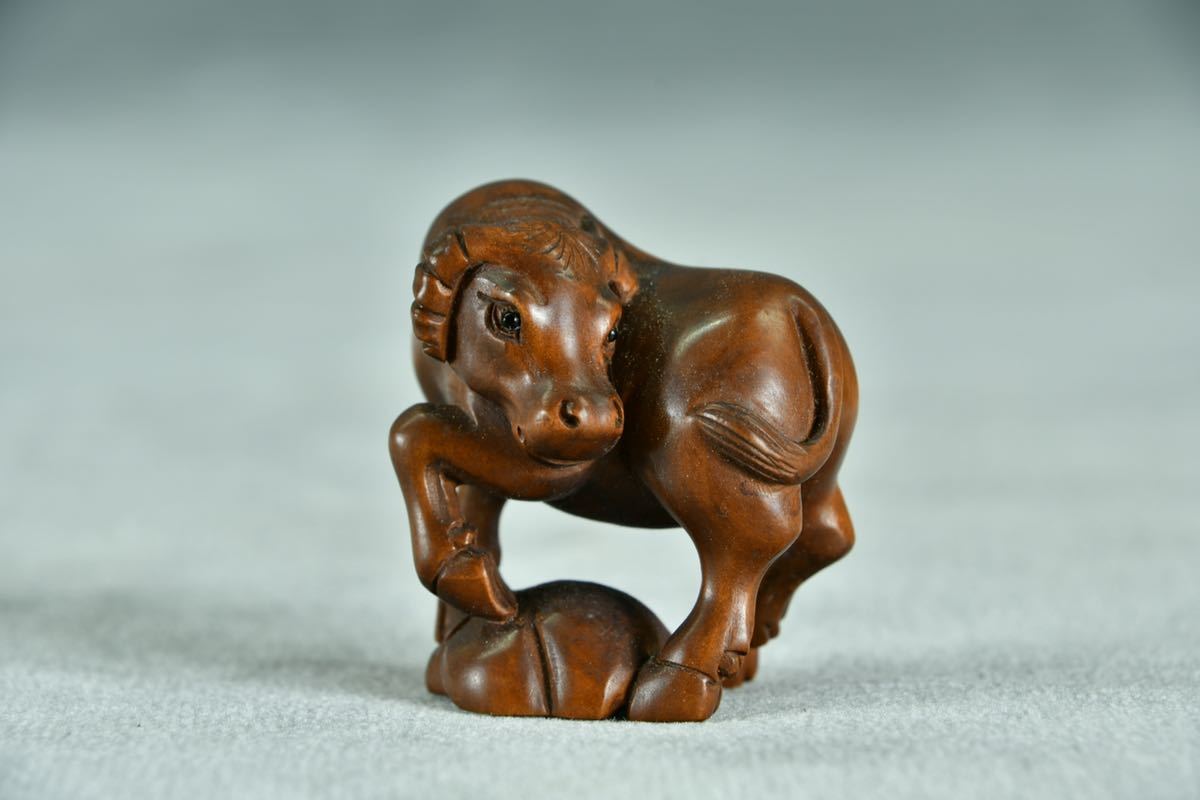 古美術】牛 根付 Netsuke 精密 彫刻 超絶技巧 提げもの 提物 うし 古玩