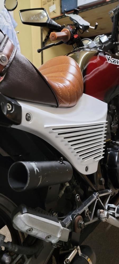 ◇◇GPZ400F アルフィンタイプ サイドカバー サイドカバー FRP製 高