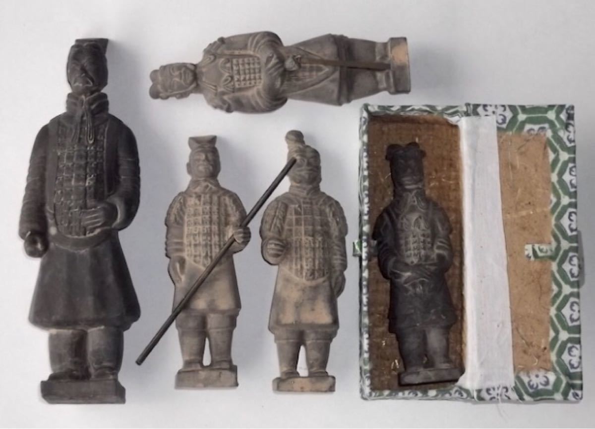 本日特別価格 G070 古い 中国 土人形 兵馬俑セット 素焼き 陶器 民芸品 お土産 置物 