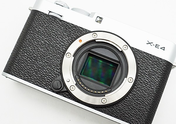 ◇美品【富士フイルム】FUJIFILM X-E4 ボディ ミラーレス一眼カメラ