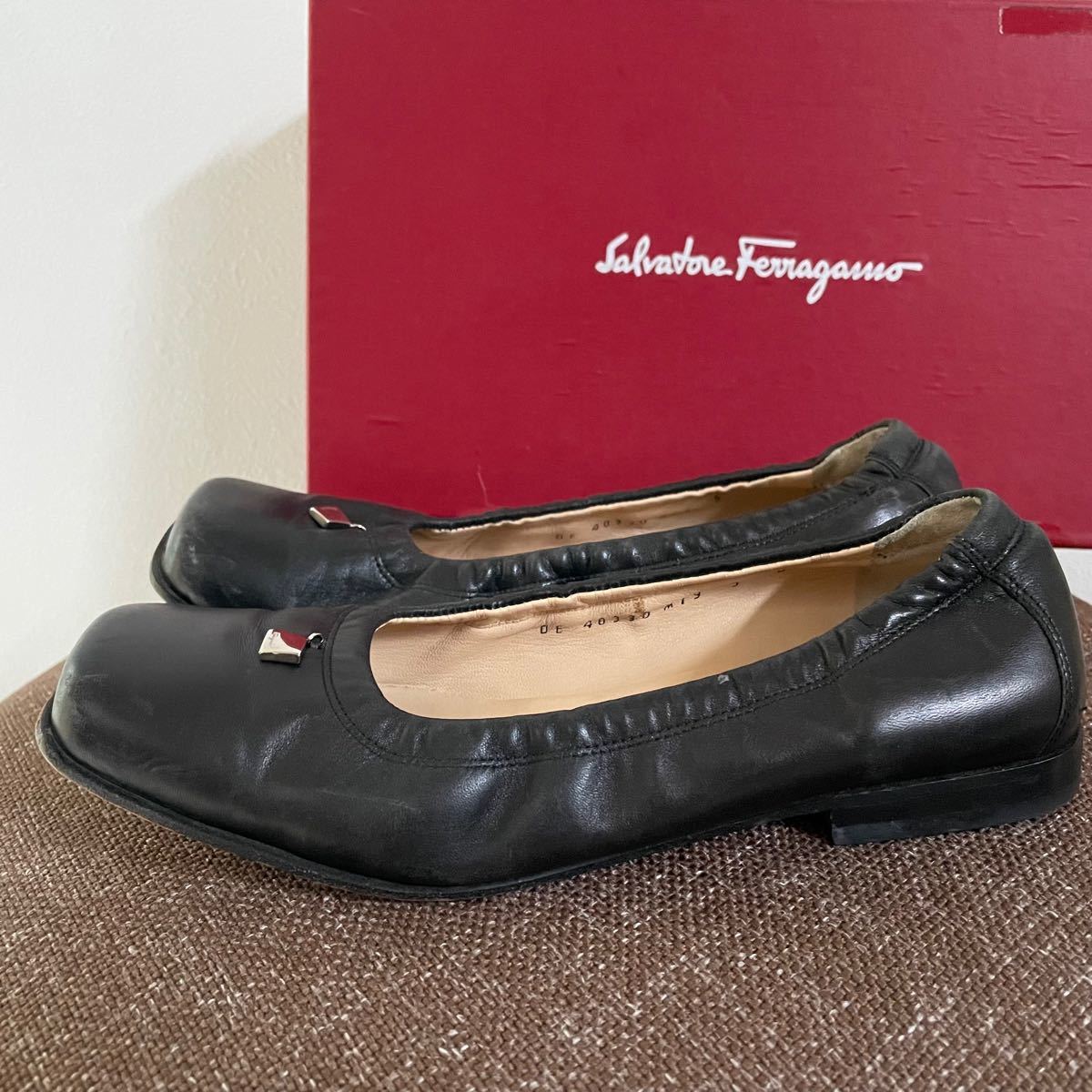 FERRAGAMO サルヴァトーレフェラガモ ロゴ スクエア レザーパンプス 22