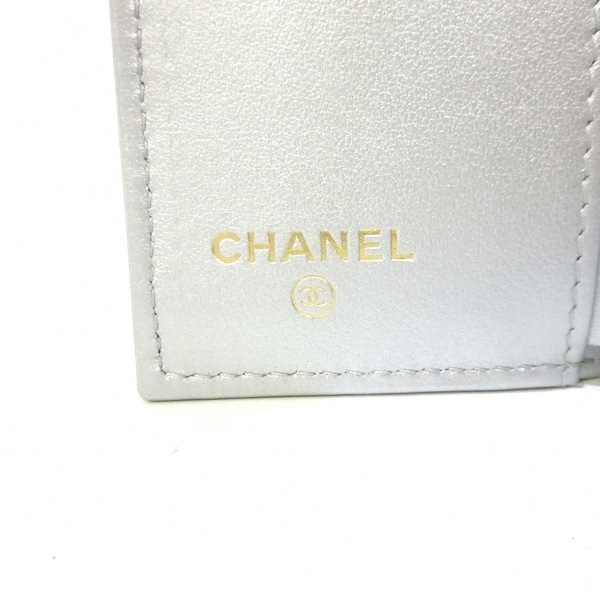 シャネル CHANEL 3つ折り財布 AP1789 CHANEL 19 ラムスキン シルバー