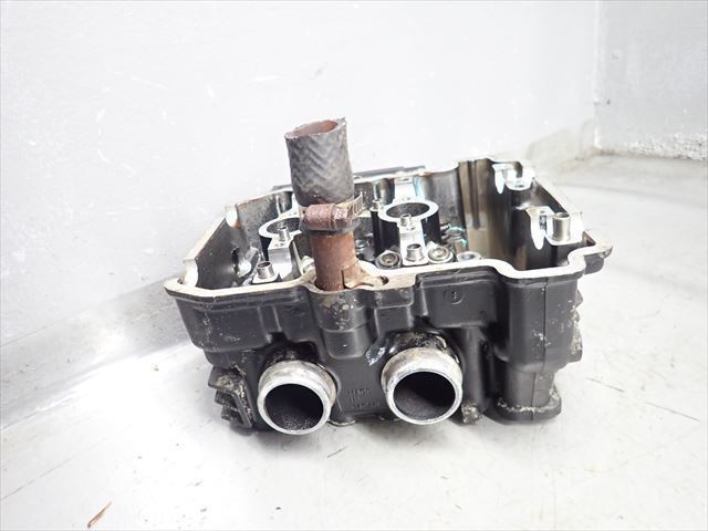 εDA23-146 カワサキ GPZ250R EX250EE (S61年式) エンジン シリンダーヘッド バルブ 破損部有！_画像3