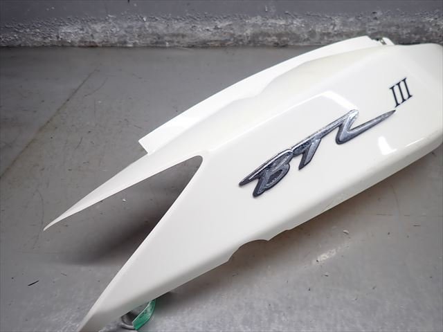 βDH30-4 QINGQI クインキー BTL-Ⅲ BTLⅢ 150cc 純正 リアカウル シートカウル右 破損有り！_画像3