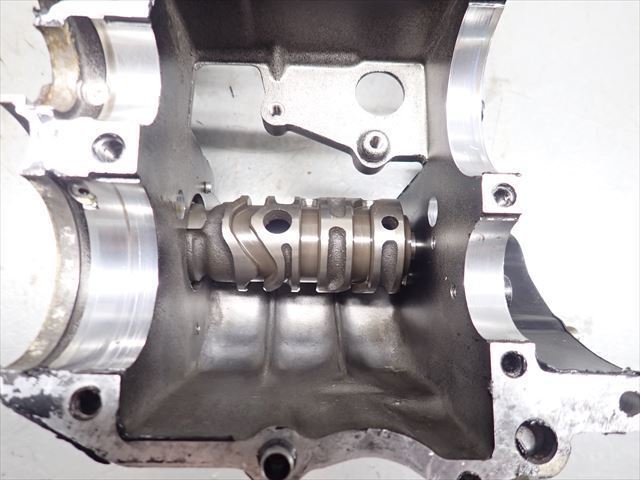 εDB02-117 ホンダ VT250F MC15 (S61年式) エンジン クランクケース 下側 破損無し！_画像2