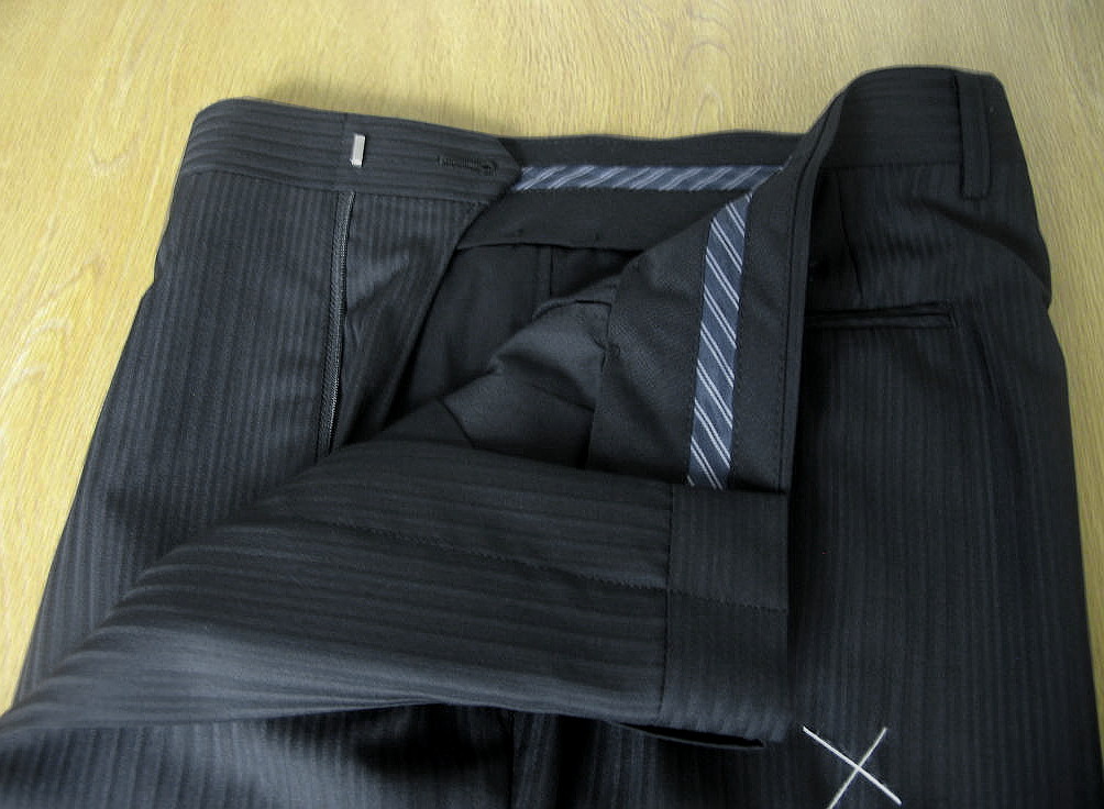 Ermenegildo Zegna シングルスーツ メンズ 春夏 2つボタン 黒 Ermenegildo Zegna シングルスーツ メンズ 春夏 2つボタン 黒