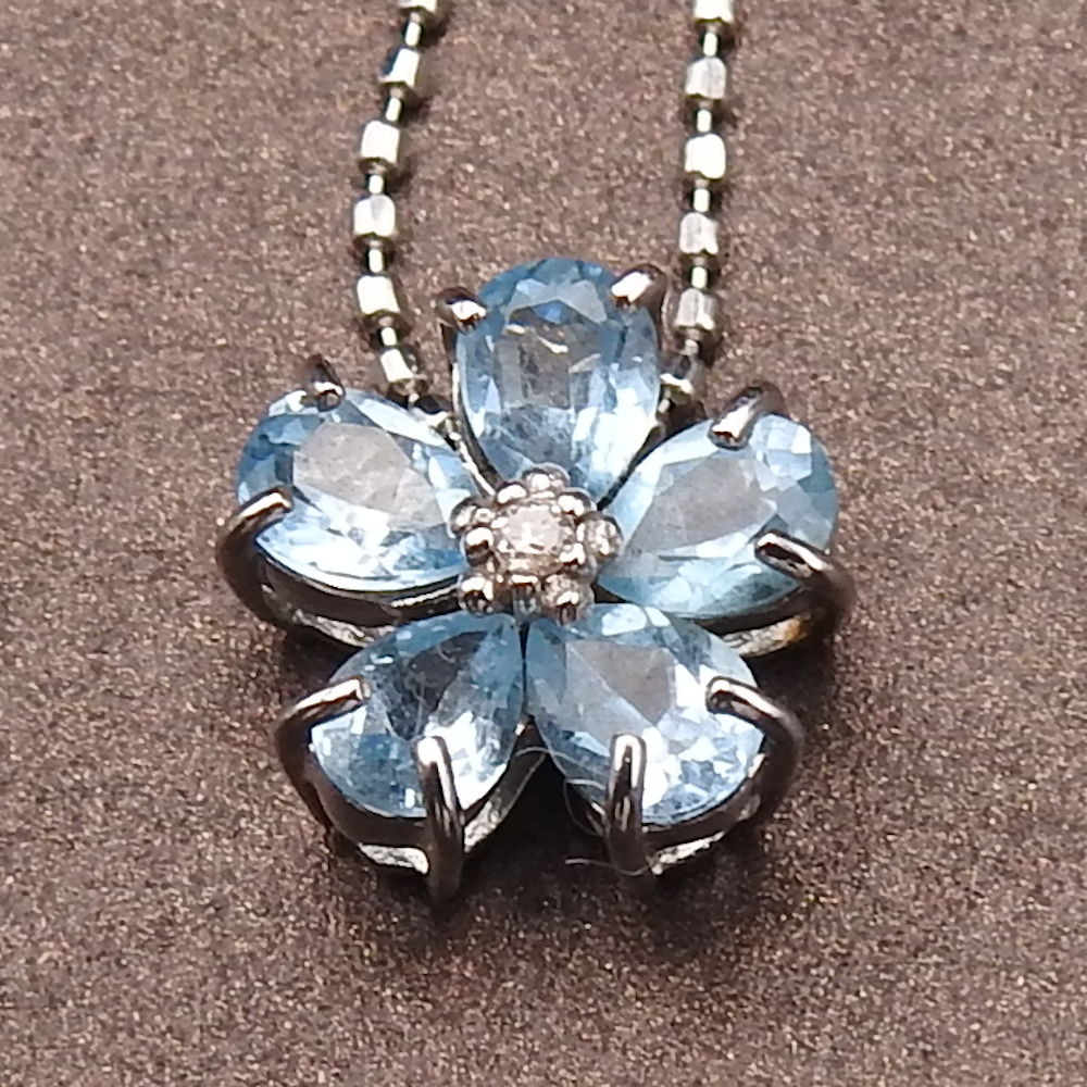 美品】K18WG ネックレス ブルートパーズ ダイヤモンド D0.01ct-