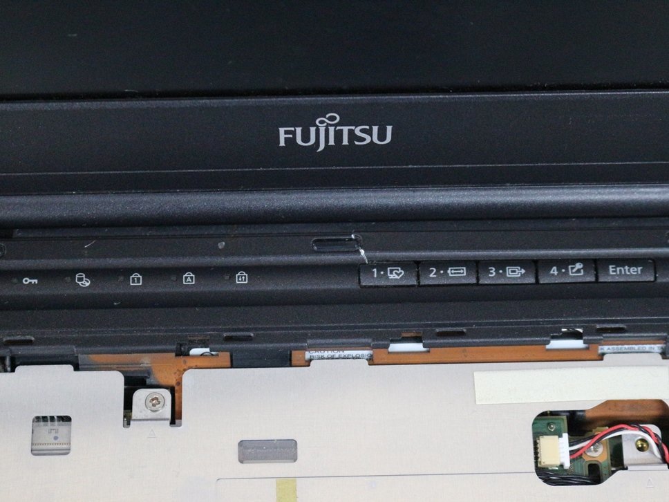 ジャンク品ノートパソコン13.3インチFUJITSU LIFEBOOK S560/A FMVNS2TE