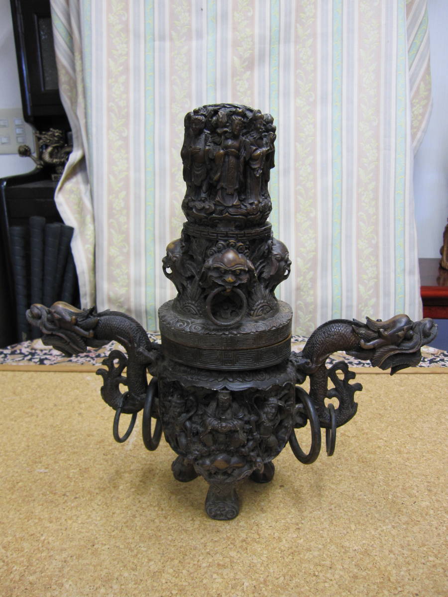 龍と仏様の彫り物の香炉