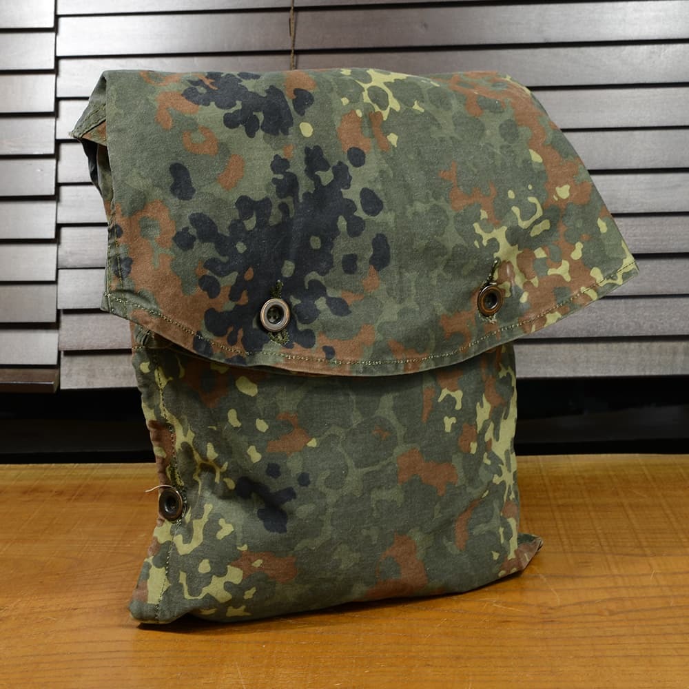 ドイツ軍放出品 テントシート収納バッグ Flecktarn フレクター迷彩 軍幕収納袋 [ 良い ] パップテント収納 ポーチ_画像1