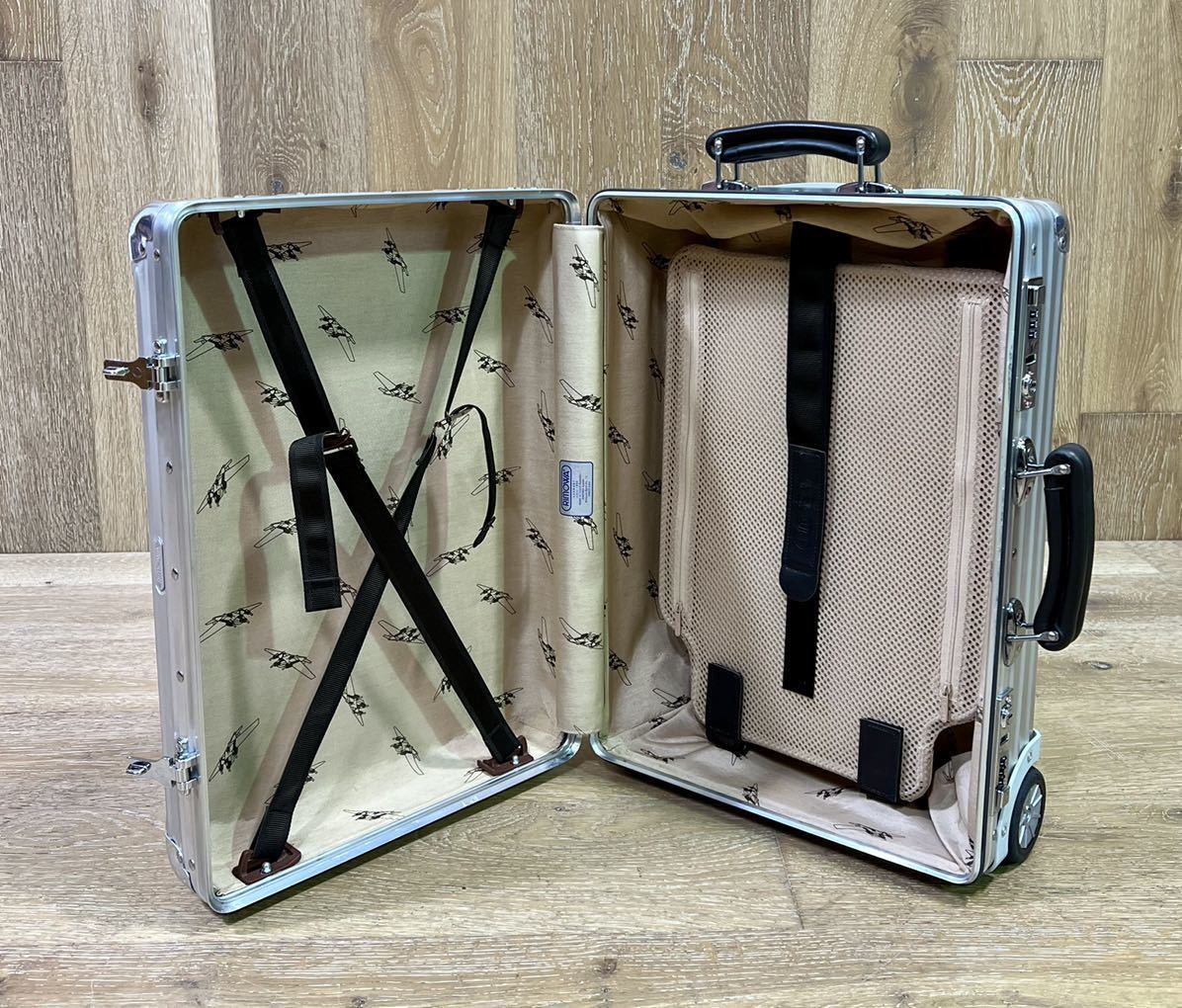 稀少 RIMOWA CLASSIC FLIGHT リモワ クラシックフライト 35L 2輪 稀少 RIMOWA CLASSIC FLIGHT リモワ クラシックフライト 35L 2輪