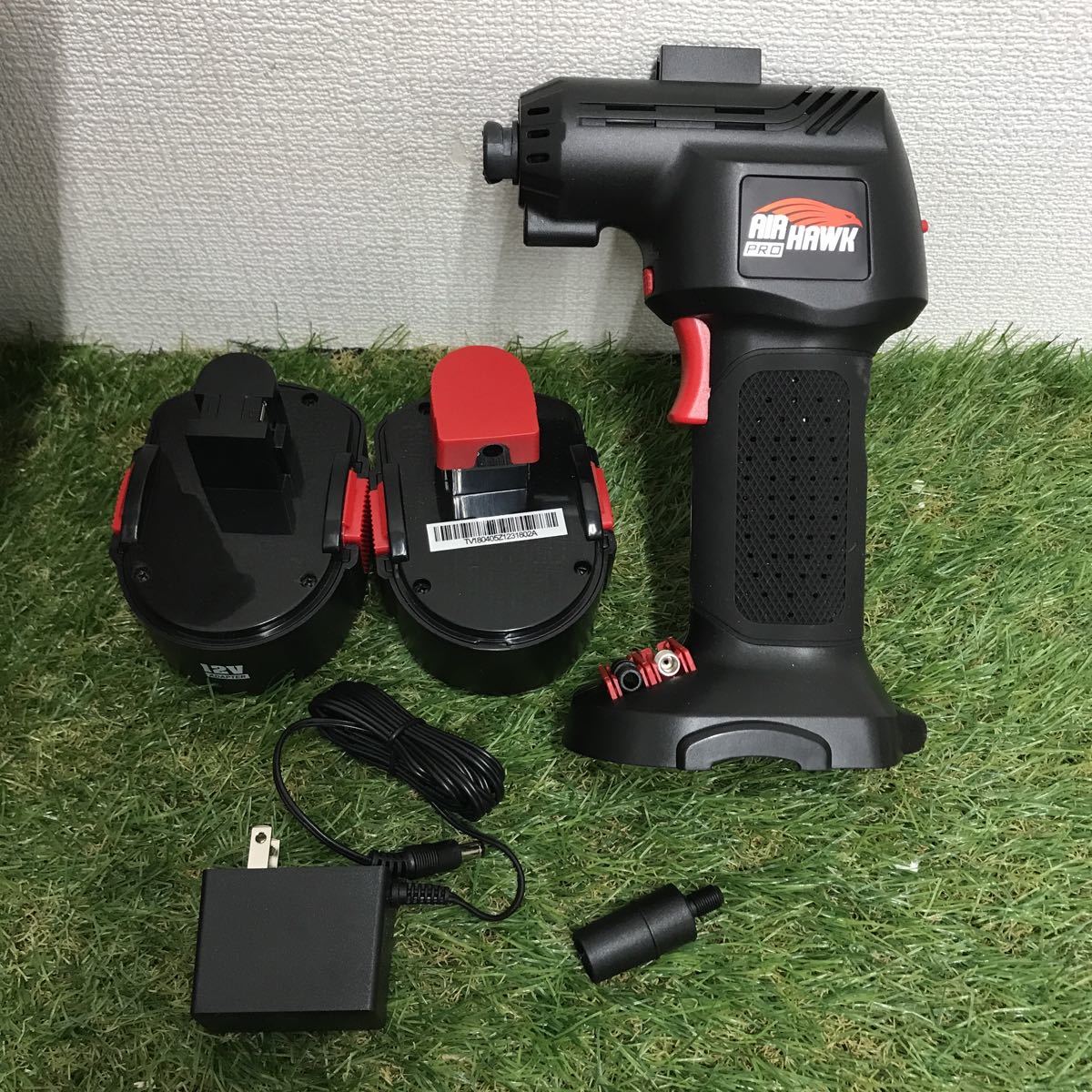 人気商品は 未使用 エアホークプロ AH001 コードレスエアコンプレッサー 家庭用充電式エアコンプレッサー エアホークプロ AH001 自動車 自転車