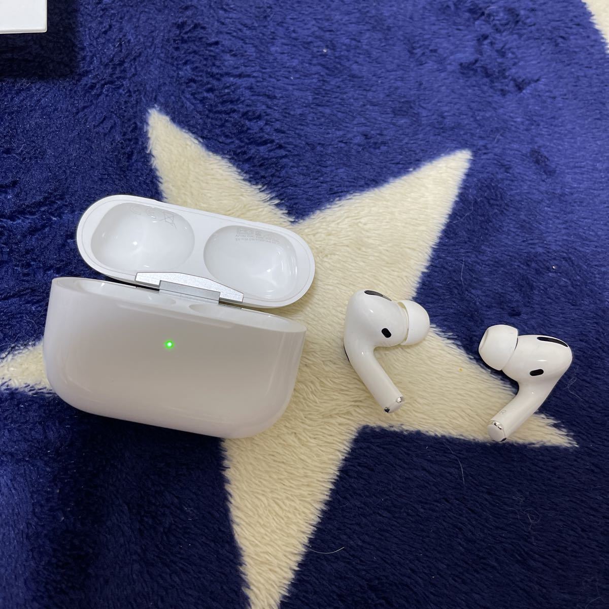 即納/在庫有り 美品　AirPods pro careあり Apple 保護ケース付き イヤフォン