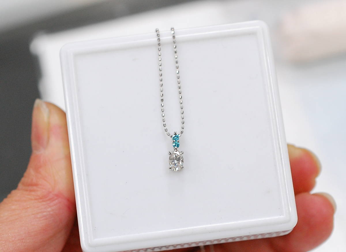 オーバルカットダイヤ0.39ct ブラジル産パライバ0.04ct pt900