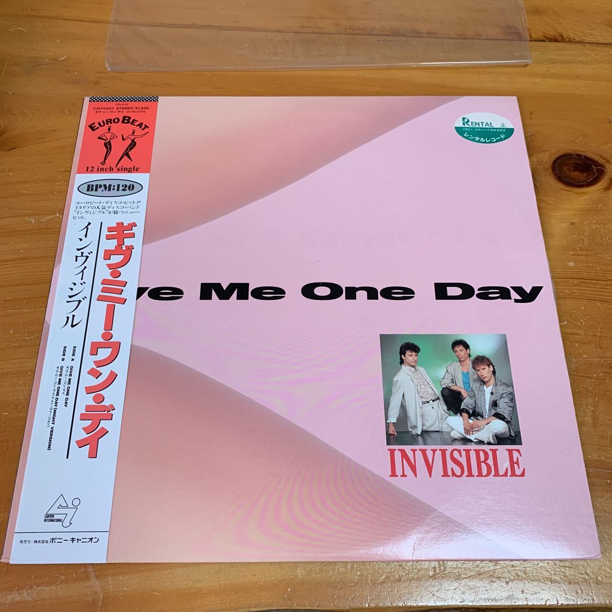 レンタル落ち 12インチシングル レコード インヴィジブル　 Invisible ギヴ・ミー・ワン・デイ Give Me One Day 帯付 中古品 美品 送料無料_画像3