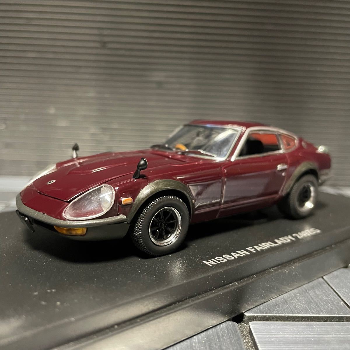 新品未展示品　京商　1/43 日産　フェアレディ240ZG　マルーン