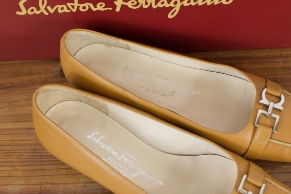 AW A3307 Salvatore Ferragamo フェラガモ ローヒール パンプス ロゴ