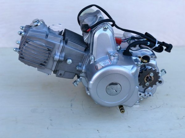 新品未使用　ATV遠心クラッチ110CCエンジン 前進3速バックR付き　修理交換用12V　トライク　四輪バギー　キャブレター等付属品　セル始動_画像1