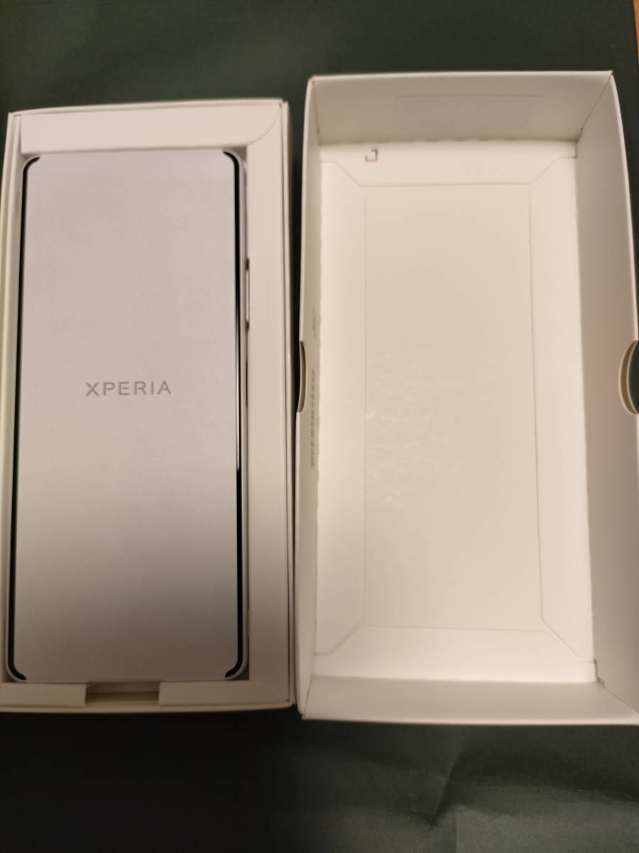  【新品・未使用・未通電・SIMフリー】docomo　Xperia 10 IV SO-52C ホワイト 128 GB_画像2