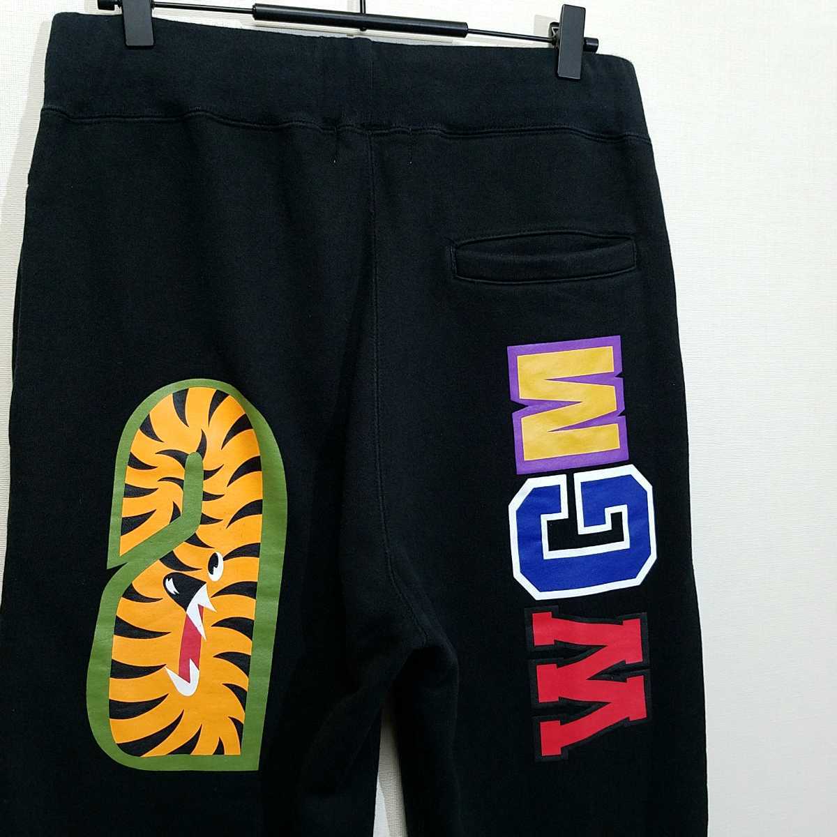 Dettagli dell'articolo A BATHING APE SPACE CAMO SHARK SWEAT PANTS