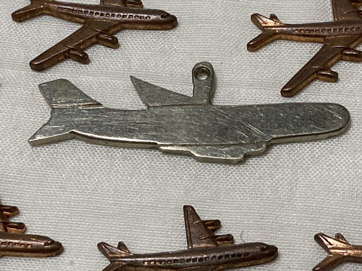 SALE/56%OFF】 珍しい〜飛行機です サイズ 約 横幅2,5cm高さ1,5cm