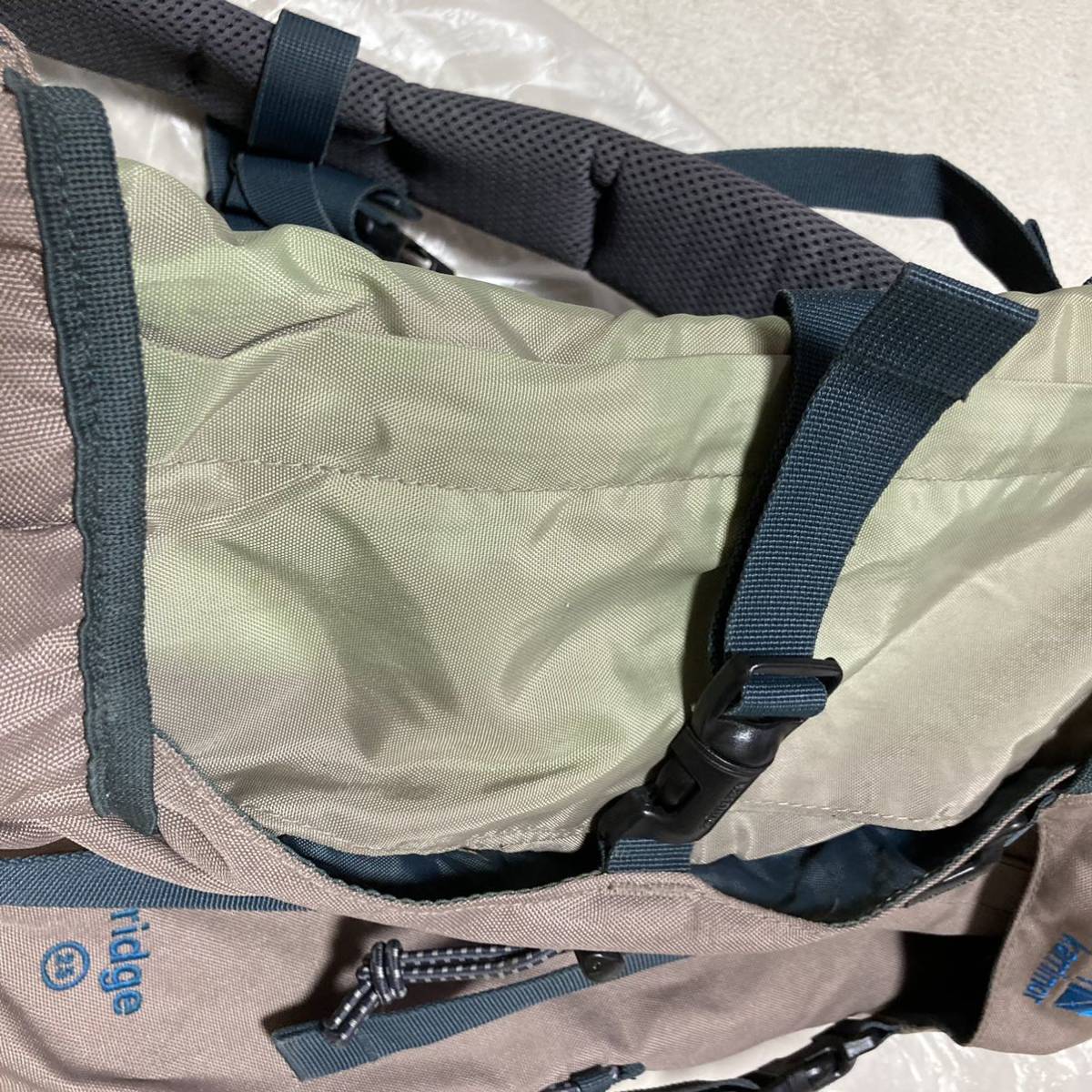 バックパック リッジ カリマー　ridge25 karrimor ベージュ　グレー　グレージュ　リュック　登山用品　アウトドア