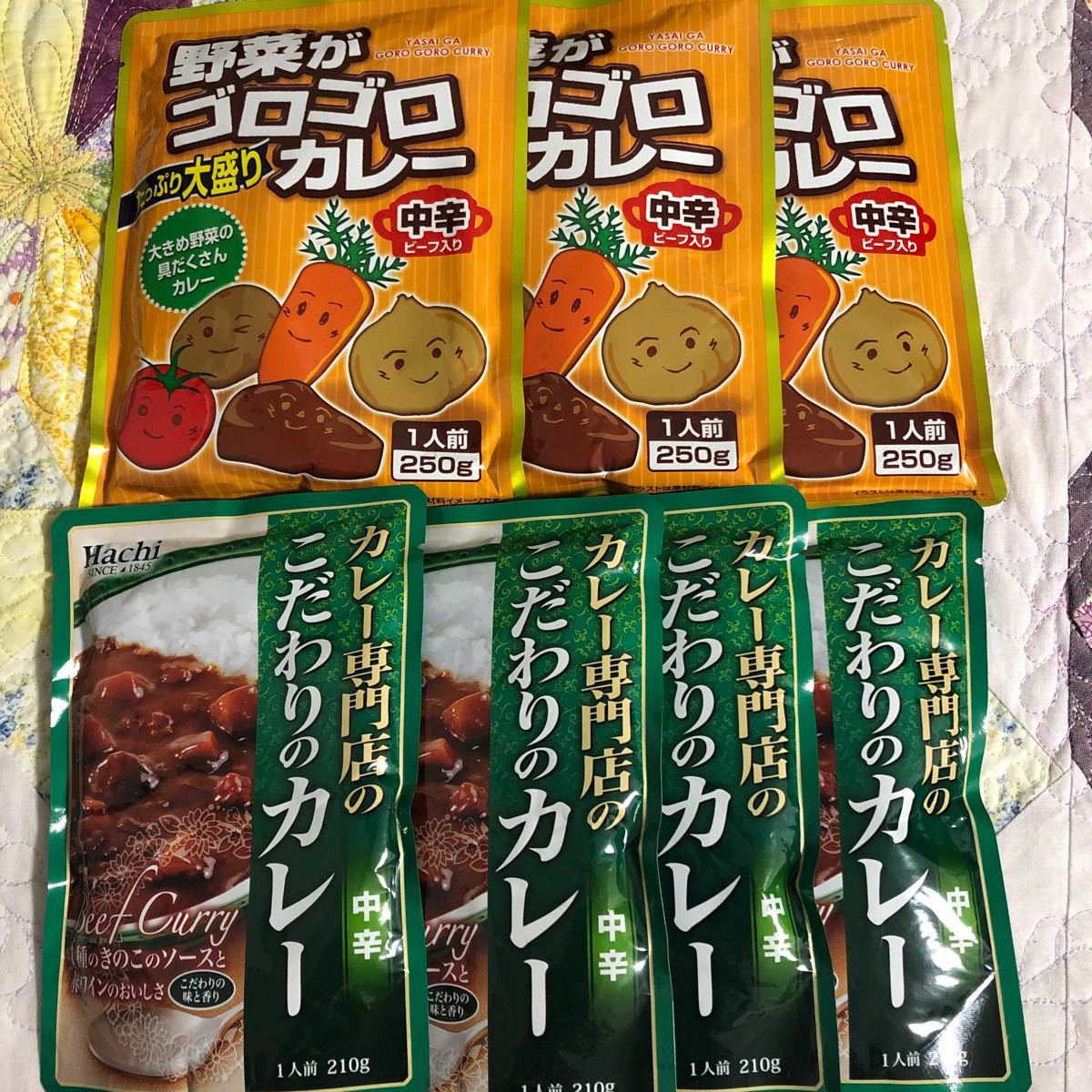 レトルト食品 野菜がゴロゴロカレー中辛250g×3袋・カレー専門店のこだわりのカレー中辛210g×4袋 計7袋｜PayPayフリマ