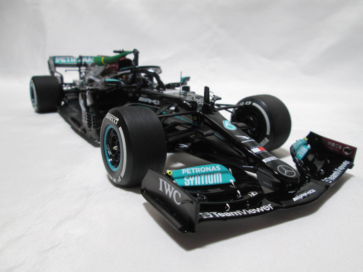 人気 ミニチャンプス 1 18 メルセデスAMG W12 ハミルトン w ブラジル