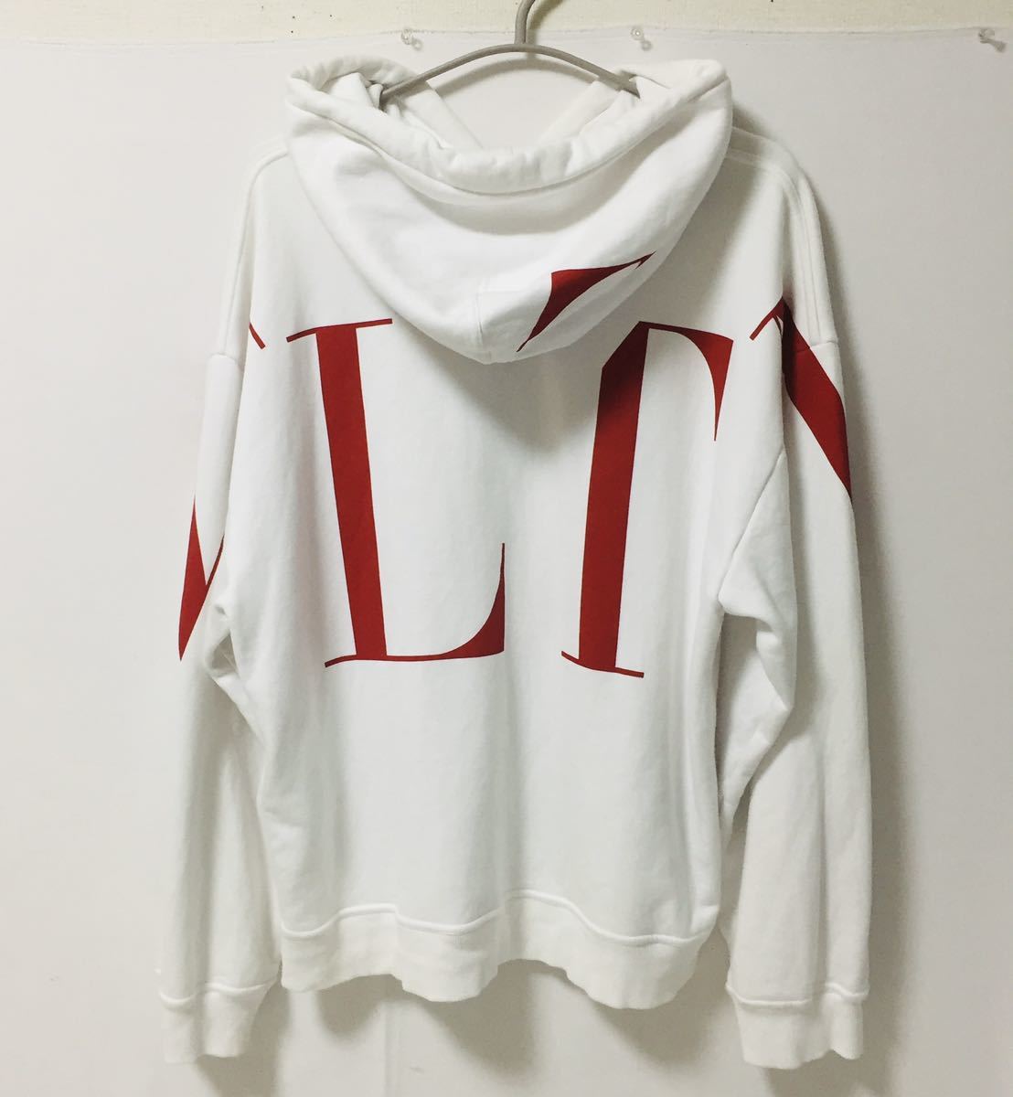 送料無料 非冷凍品同梱不可 VALENTINO VLTN マクロパーカー | www