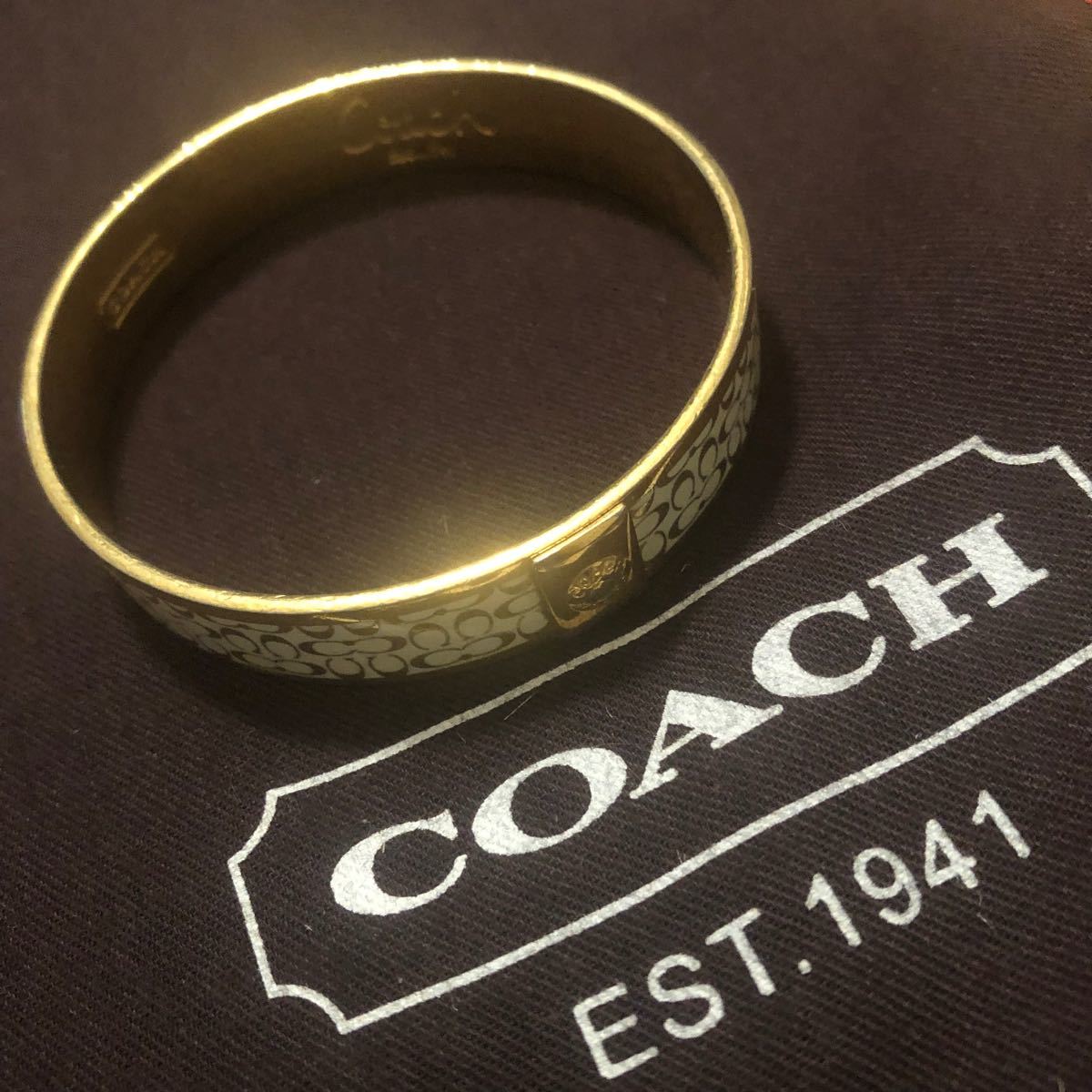 COACH  コーチ　バングル　ブレスレット　ゴールド × ホワイト