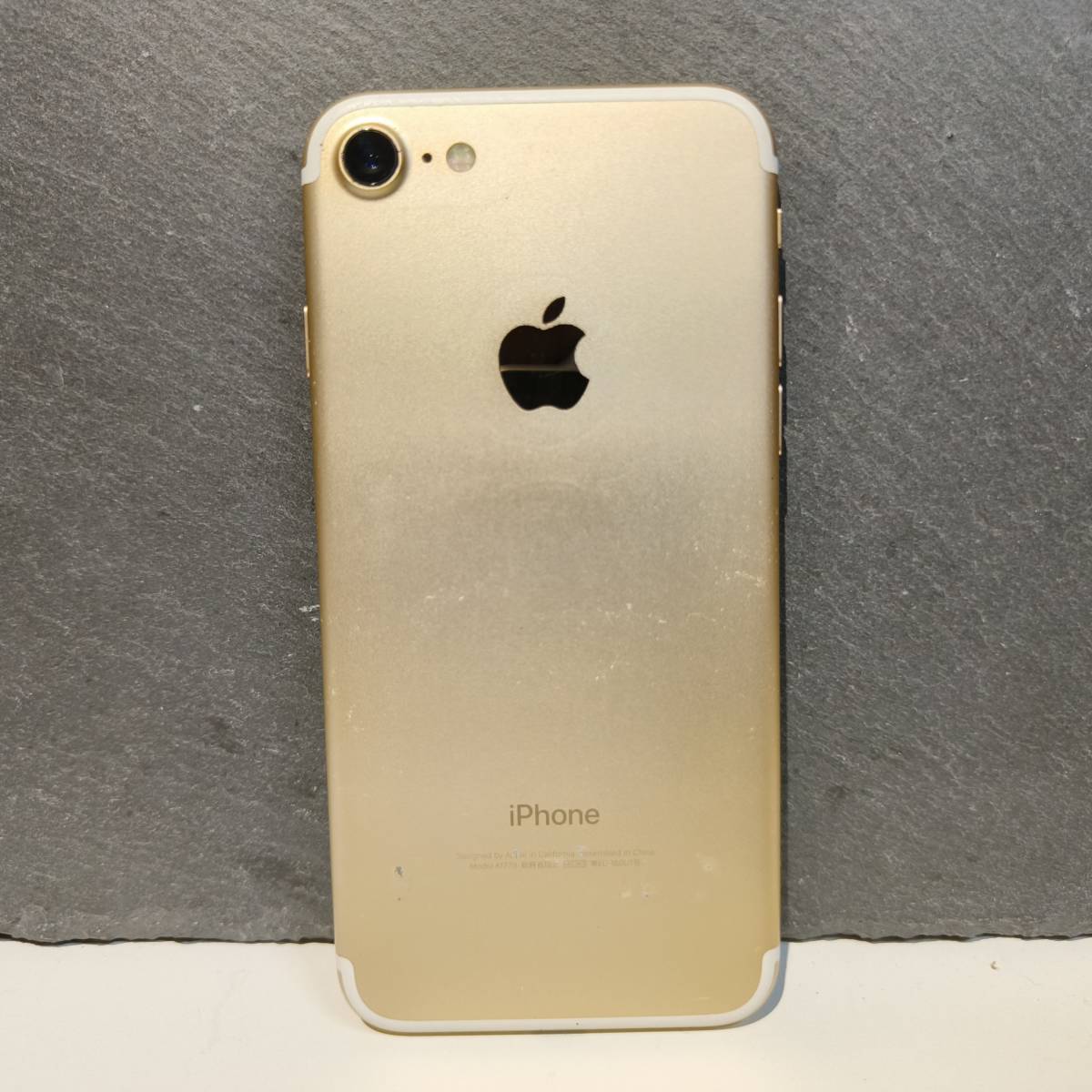 [ST-00509] Apple iPhone 7 ゴールド 128GB A1779 Softbank 判定〇 アップル アイフォン ジャンク スマホ スマートフォン 本体_画像1